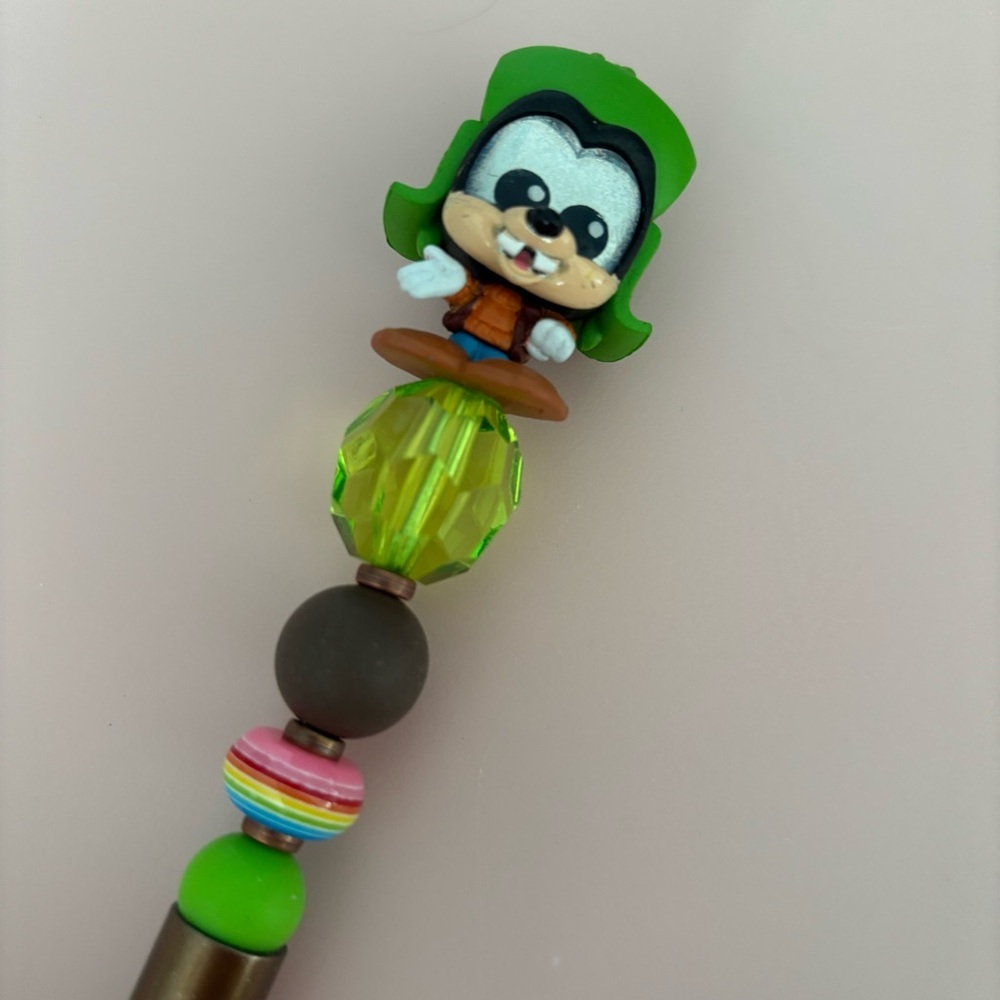 Disney Doorables: Mickey & Friends: Goofy fishing handmade beaded pen